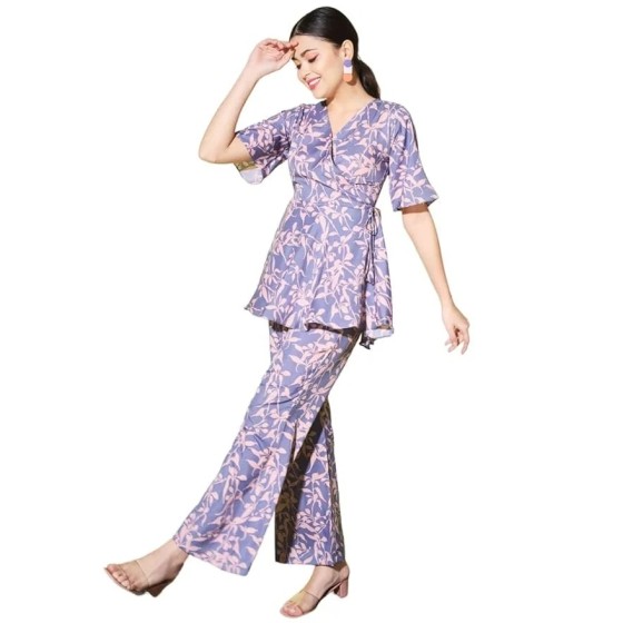 Women Embroidered Sheer-Through Saree