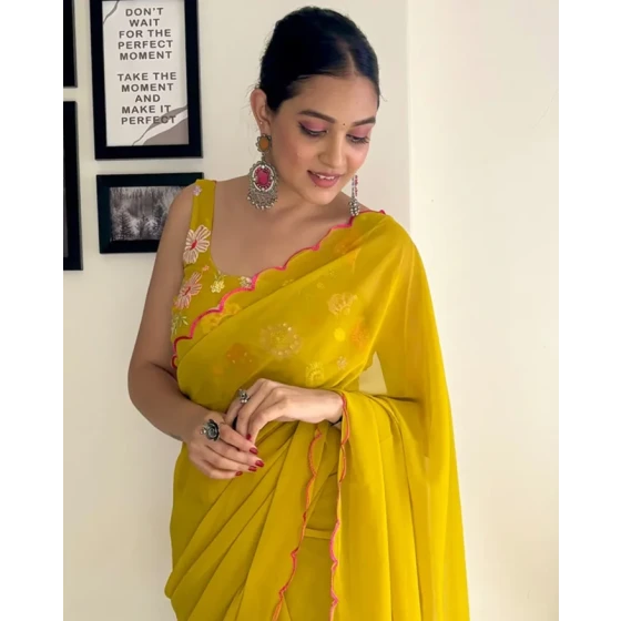 Women Zari Woven Saree with Blouse Piece